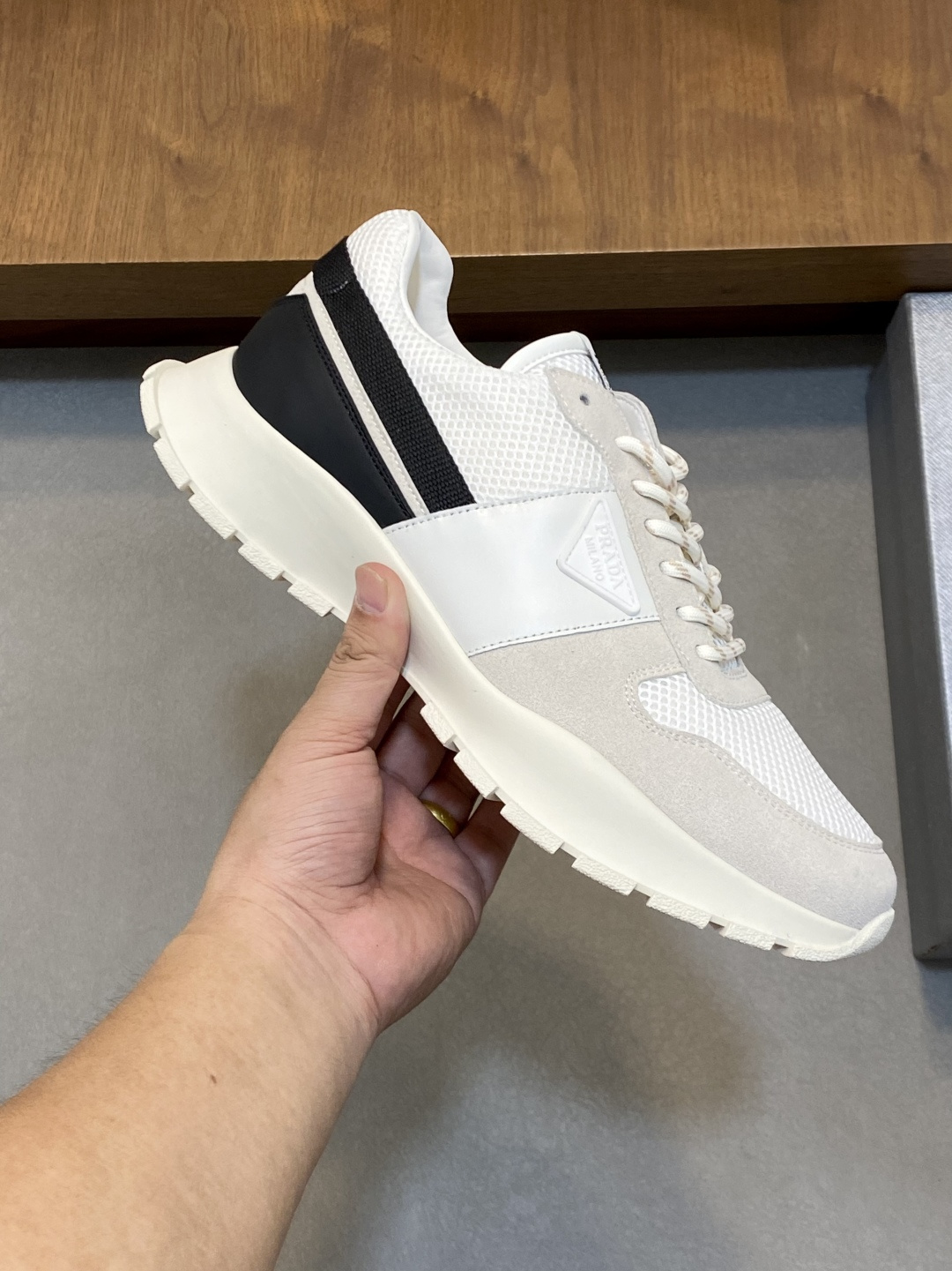 몬테카를로 리에디션 2026 하계 가죽 스니커즈