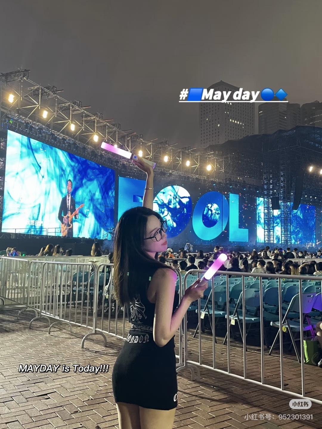 십자가 스크롤 프린트 베스트