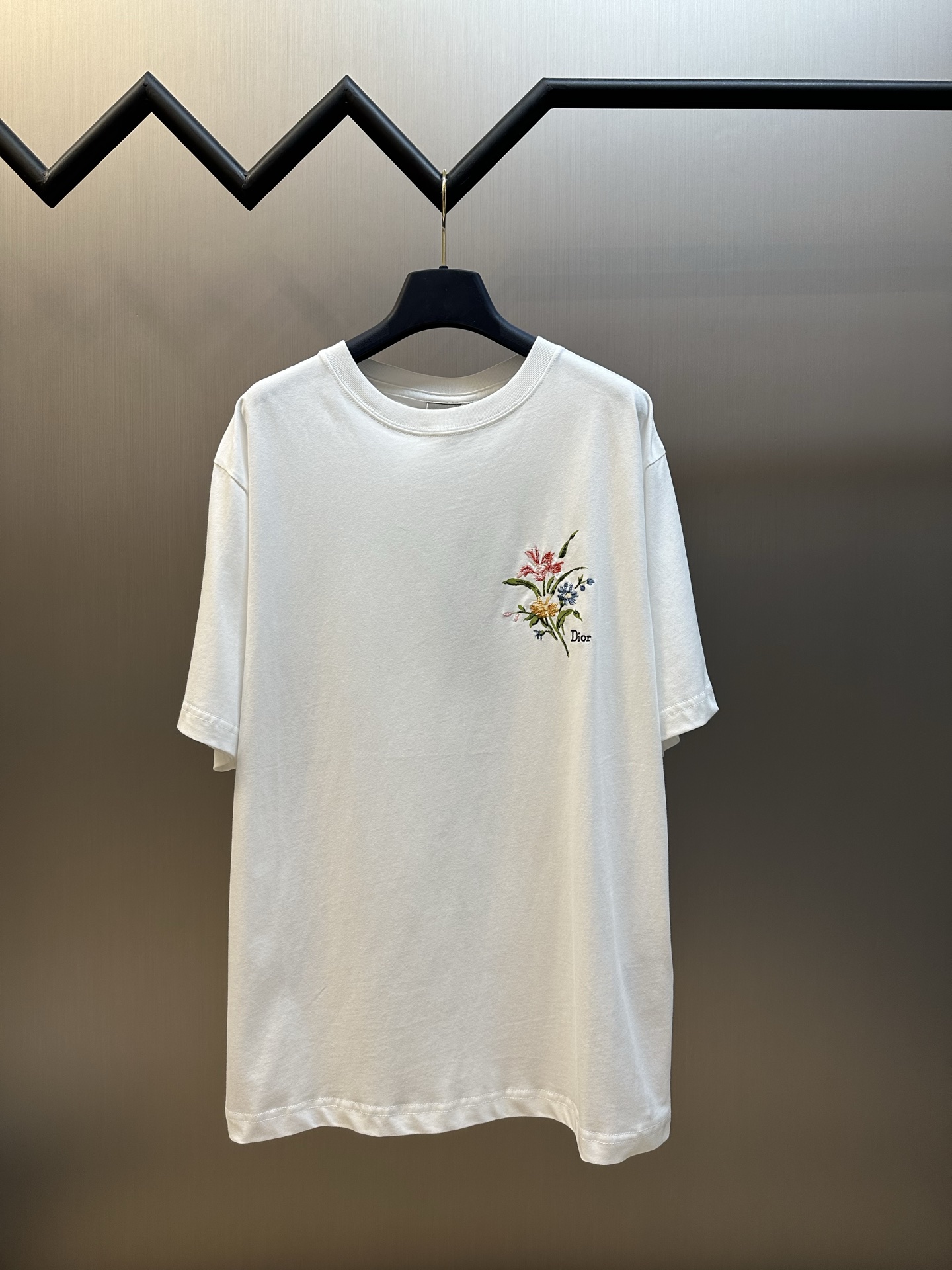  라운드넥 반팔 