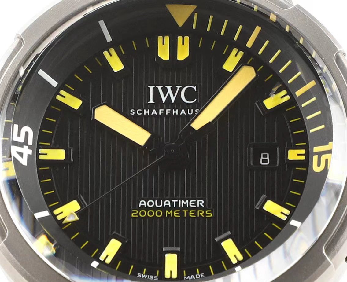 아쿠아타이머 오토매틱 2000 티타늄 블랙/옐로우 다이얼 / V6S IW358001 / 46mm / 크기 46mm Cal.2824 무브