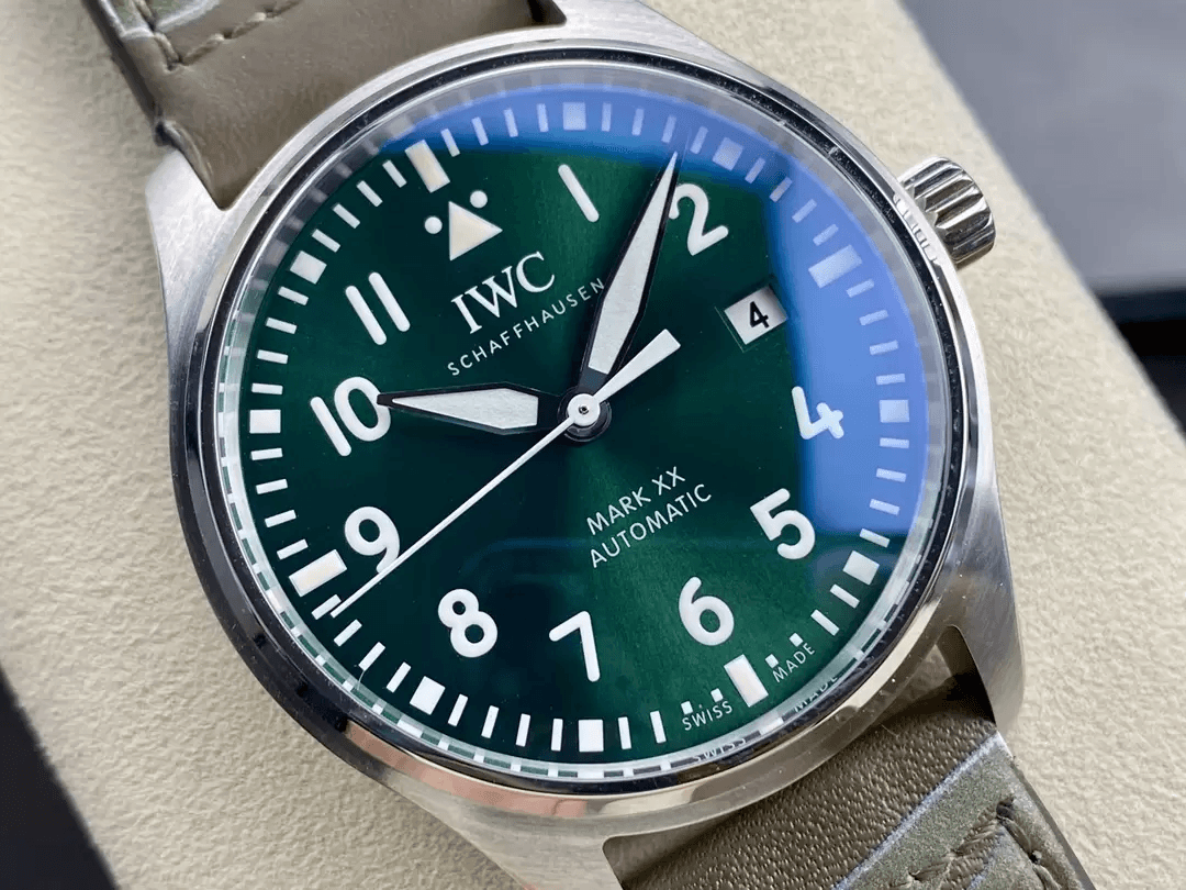 파일럿 워치 오토매틱 마크 20 가죽 스트랩 / M+ IW328205 / 40mm / 크기 40mm 두께 10.8mm, Cal.9015 무브
