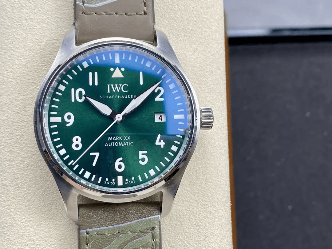 파일럿 워치 오토매틱 마크 20 가죽 스트랩 / M+ IW328205 / 40mm / 크기 40mm 두께 10.8mm, Cal.9015 무브