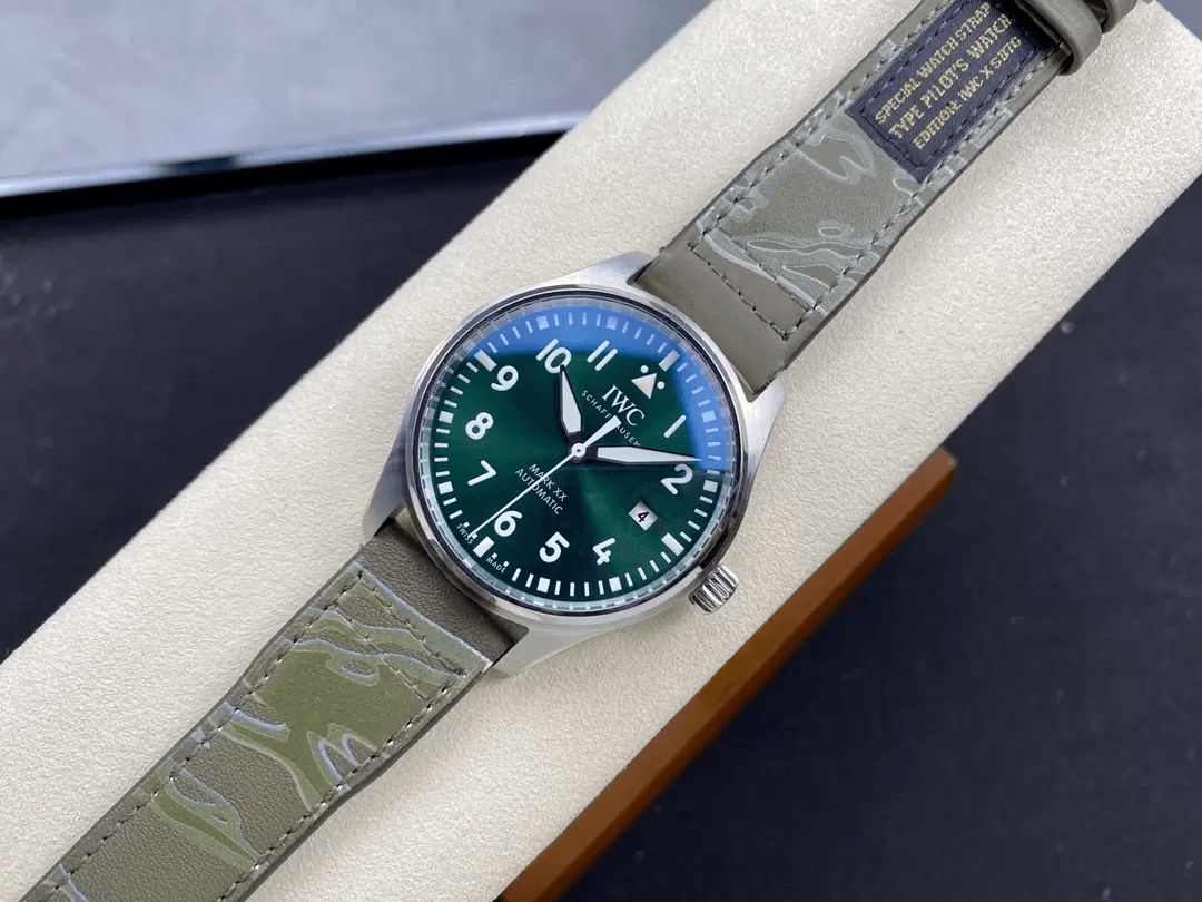 파일럿 워치 오토매틱 마크 20 가죽 스트랩 / M+ IW328205 / 40mm / 크기 40mm 두께 10.8mm, Cal.9015 무브