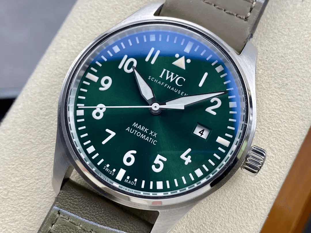 파일럿 워치 오토매틱 마크 20 가죽 스트랩 / M+ IW328205 / 40mm / 크기 40mm 두께 10.8mm, Cal.9015 무브