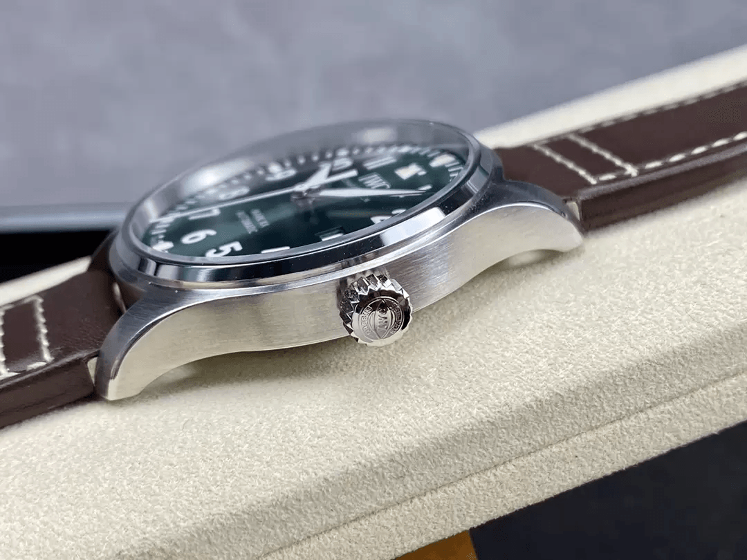파일럿 워치 오토매틱 마크20 브라운 가죽 스트랩 / M+ IW328205 / 40mm / 크기 40mm 두께 10.8mm, Cal.9015 무브
