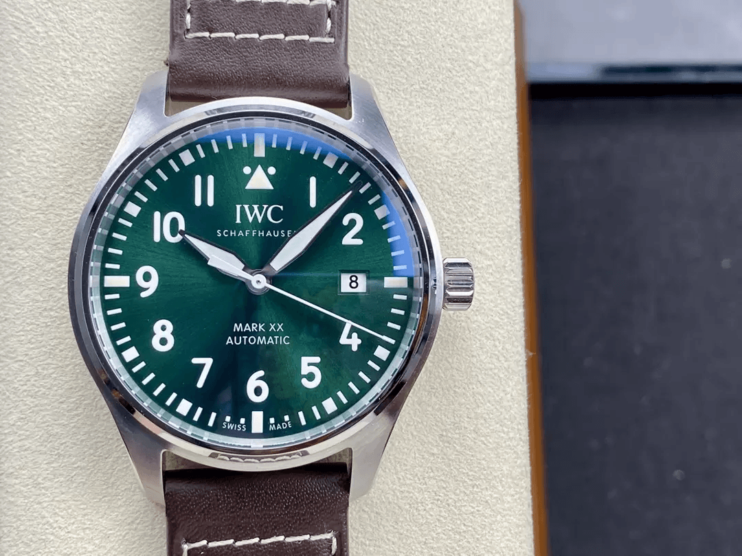 파일럿 워치 오토매틱 마크20 브라운 가죽 스트랩 / M+ IW328205 / 40mm / 크기 40mm 두께 10.8mm, Cal.9015 무브