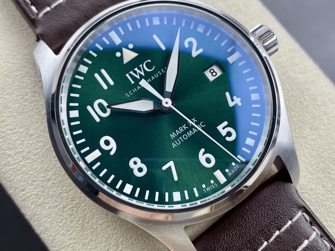 파일럿 워치 오토매틱 마크20 브라운 가죽 스트랩 / M+ IW328205 / 40mm / 크기 40mm 두께 10.8mm, Cal.9015 무브