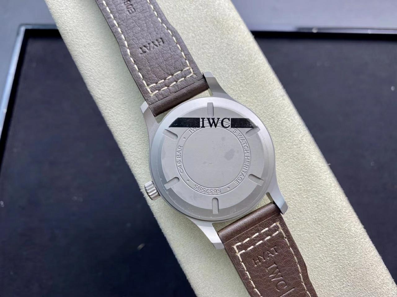 파일럿 마크 18 헤리티지 티타늄 블랙 다이얼 레더 스트랩 / MKS IW327006 / 40mm / 크기 40mm 두께 11mm Cal.9015 무브