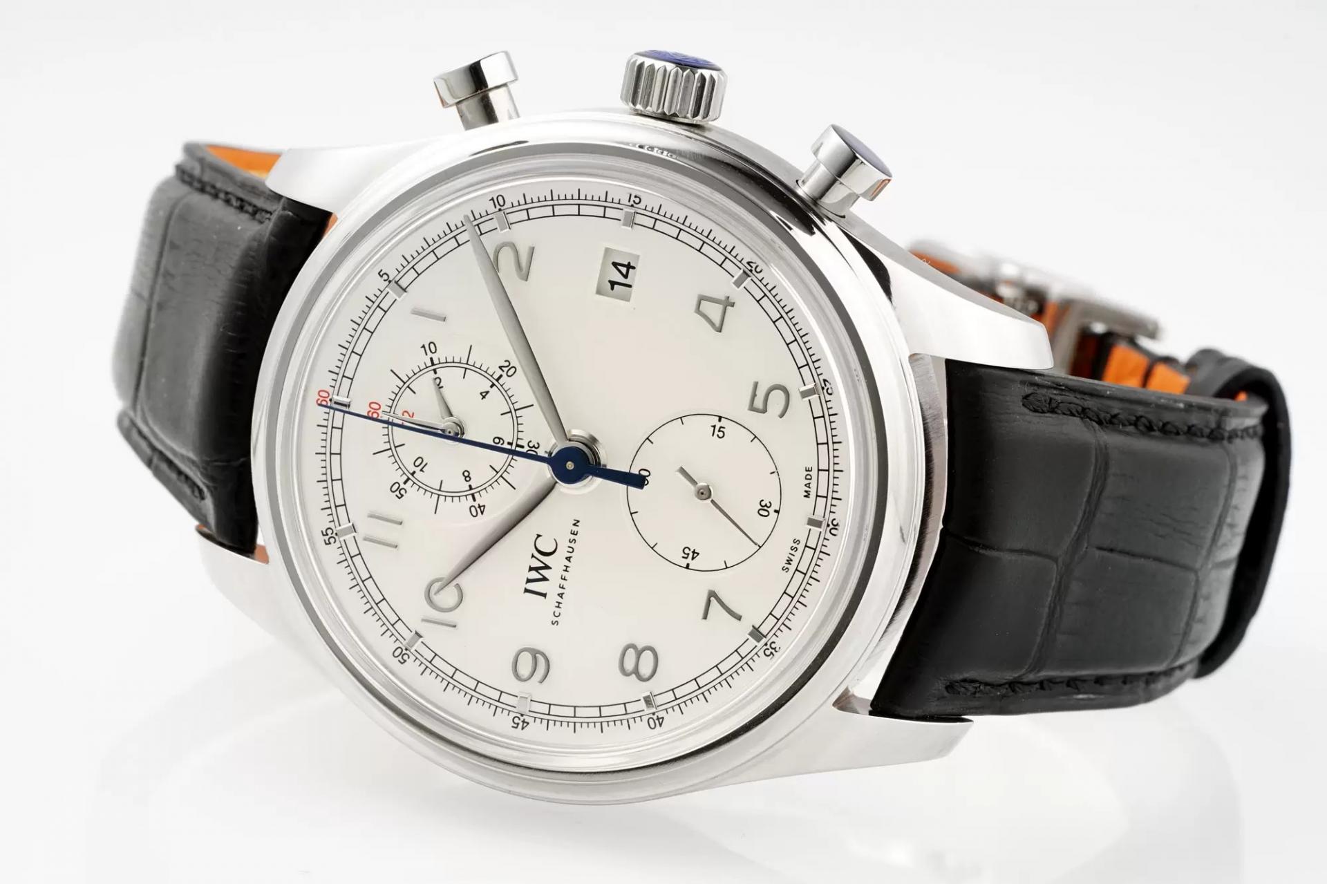 포르투기저 크로노그래즈 화이트 다이얼 가죽 스트랩 / APS IW390403 / 42mm / Cal.89361 크로노그래프 기계식 무브먼트
