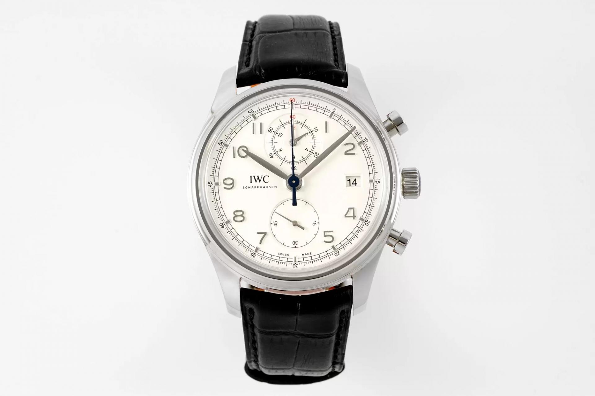 포르투기저 크로노그래즈 화이트 다이얼 가죽 스트랩 / APS IW390403 / 42mm / Cal.89361 크로노그래프 기계식 무브먼트