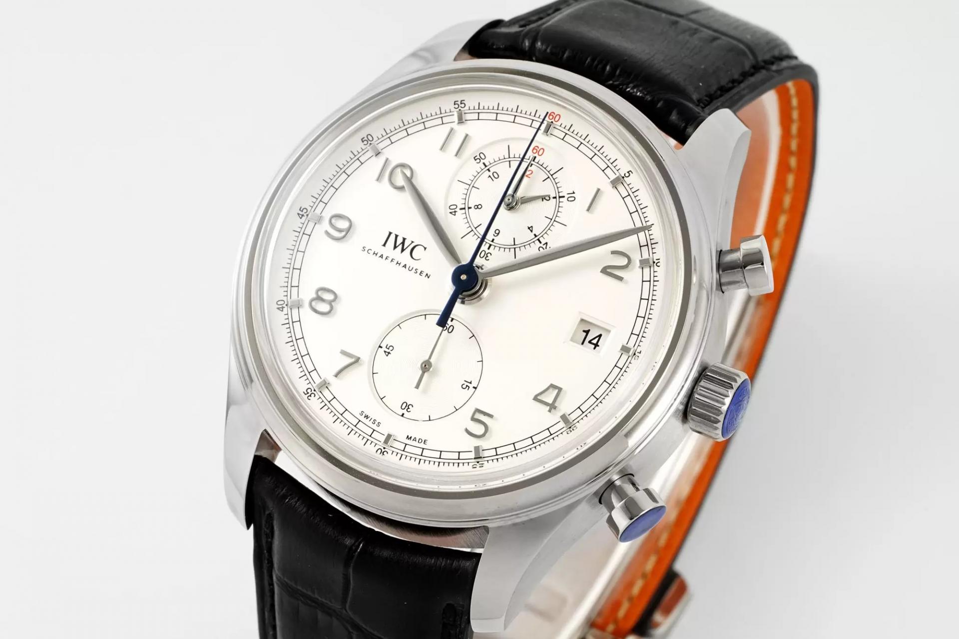 포르투기저 크로노그래즈 화이트 다이얼 가죽 스트랩 / APS IW390403 / 42mm / Cal.89361 크로노그래프 기계식 무브먼트