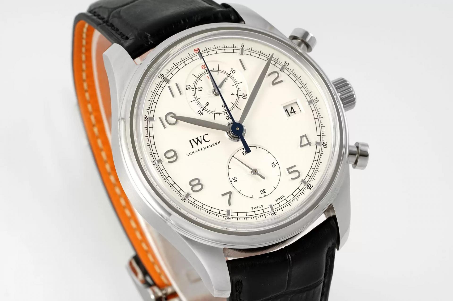 포르투기저 크로노그래즈 화이트 다이얼 가죽 스트랩 / APS IW390403 / 42mm / Cal.89361 크로노그래프 기계식 무브먼트