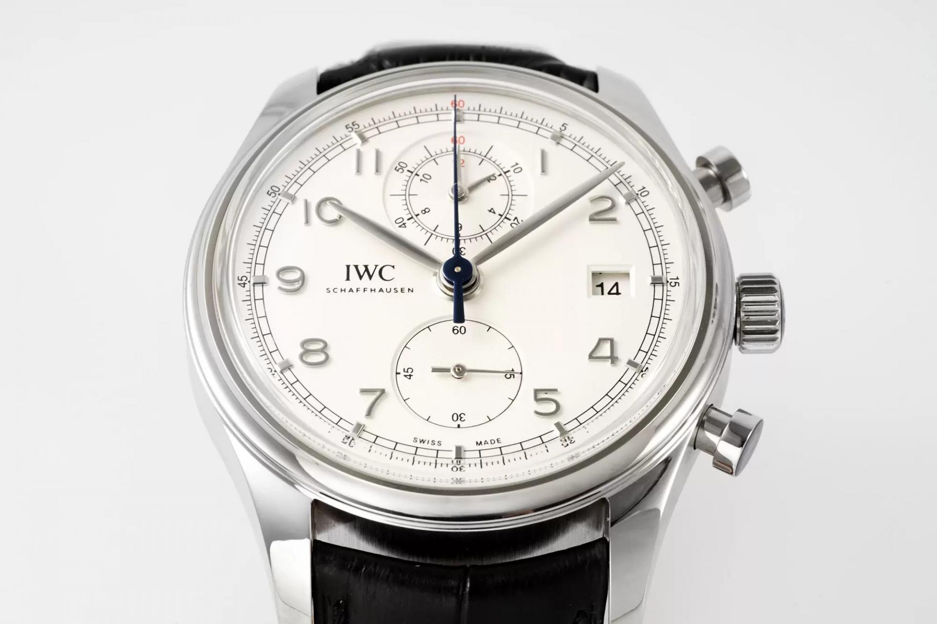 포르투기저 크로노그래즈 화이트 다이얼 가죽 스트랩 / APS IW390403 / 42mm / Cal.89361 크로노그래프 기계식 무브먼트