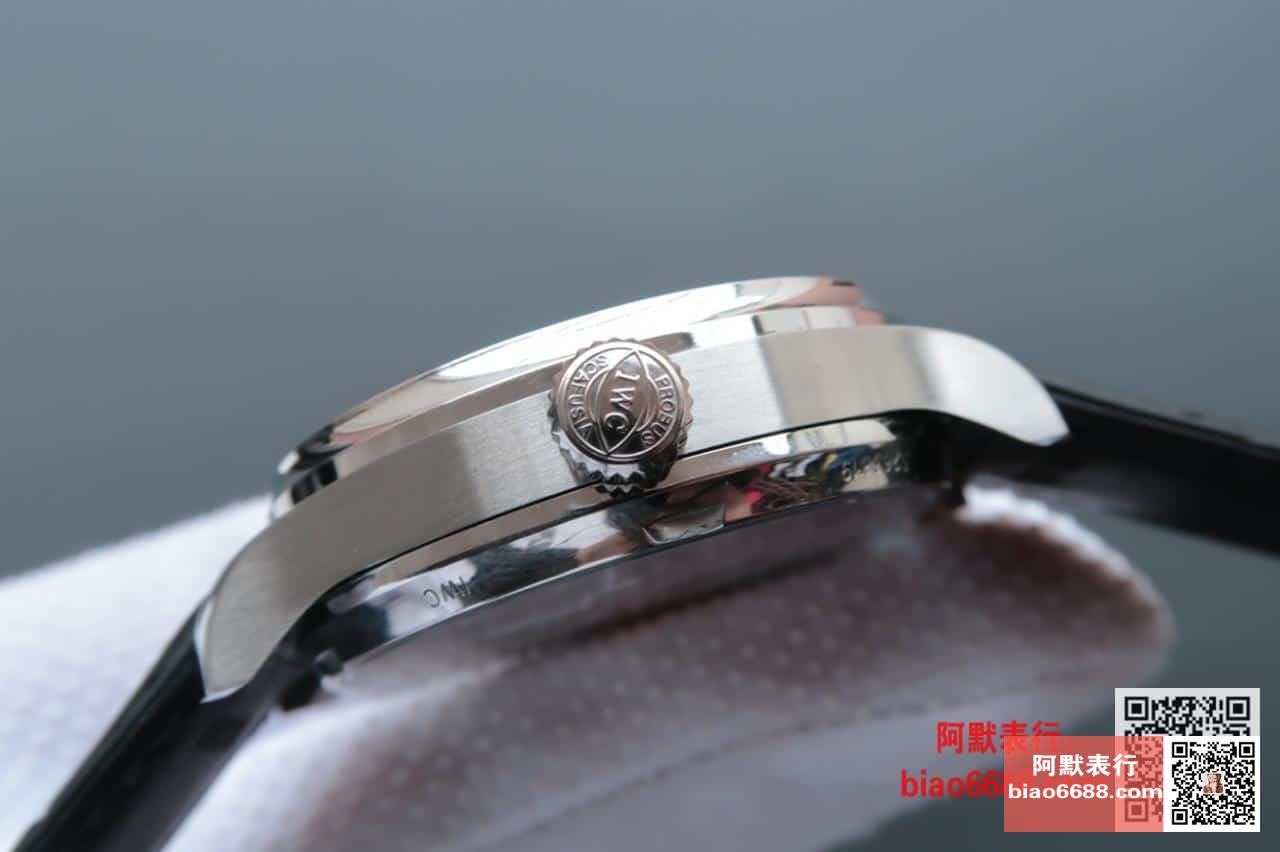 포르투기저 세븐데이즈 스틸 그린 다이얼 레더 스트랩 / ZF IW500708 / 42.3mm / 크기 42.3mm 두께 14.5mm Cal.52010 무브먼트