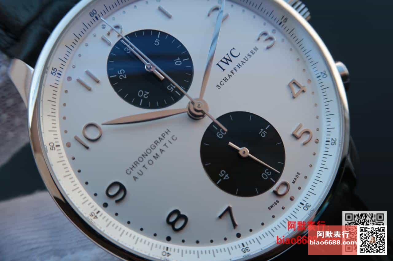 포르투기저 크로노그래프 칼리버 블랙/화이트 다이얼 레더 스트랩 / ZF IWC371411 / 40.9mm / 크기 40.9mm 두께 13.5mm Cal.7750 무브먼트