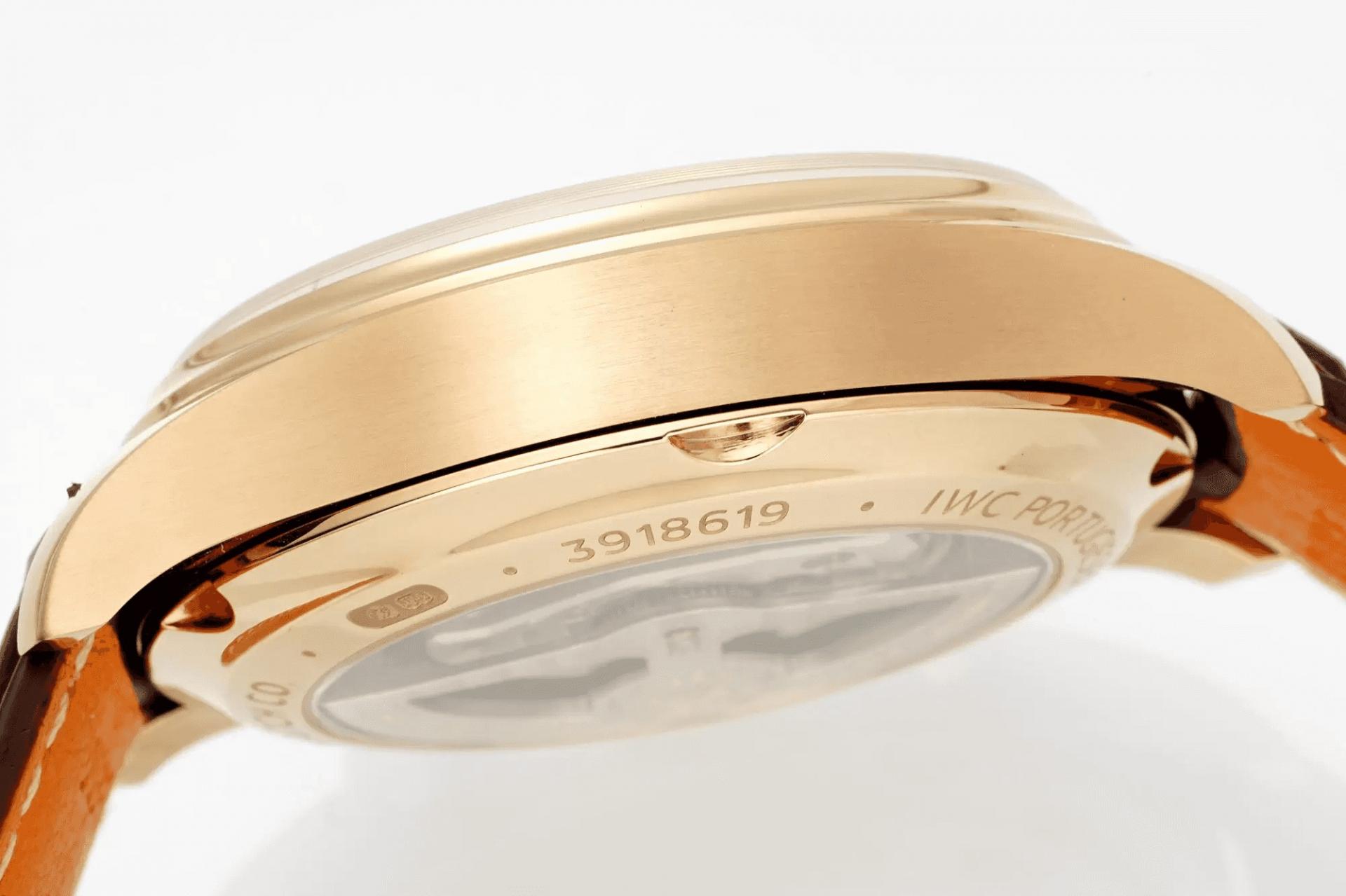 포르투기저 다빈치 크로노그래프 클래식 블루 다이얼 레더 스트랩 / APS IW390305 / 44mm / Cal.89361 크로노그래프 기계식 무브먼트, 두께 16.5mm