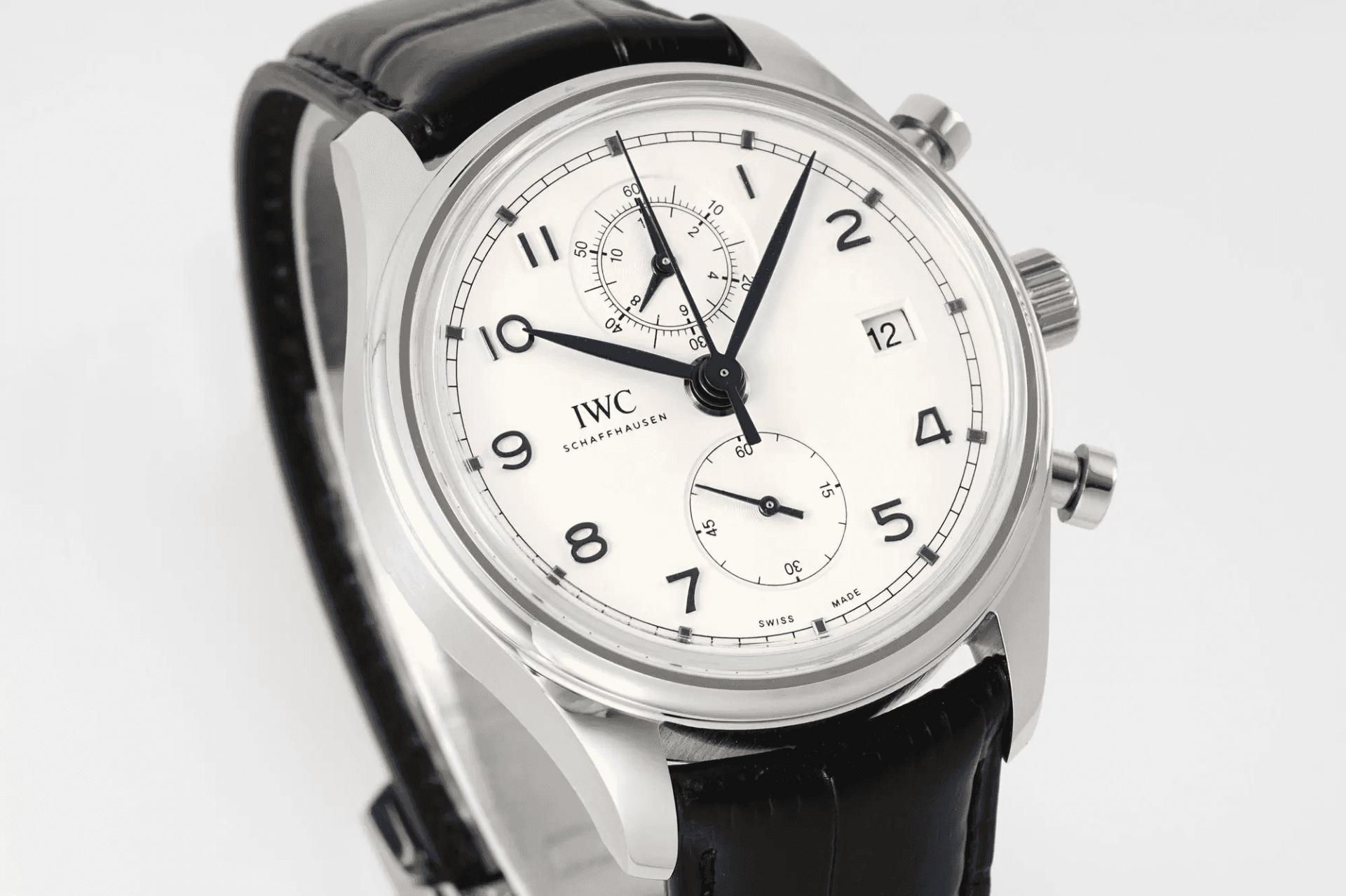 포르투기저 다빈치 크로노그래프 클래식 화이트 다이얼 레더 스트랩 / APS IW390302 / 44mm / Cal.89361 크로노그래프 기계식 무브먼트, 두께 16.5mm
