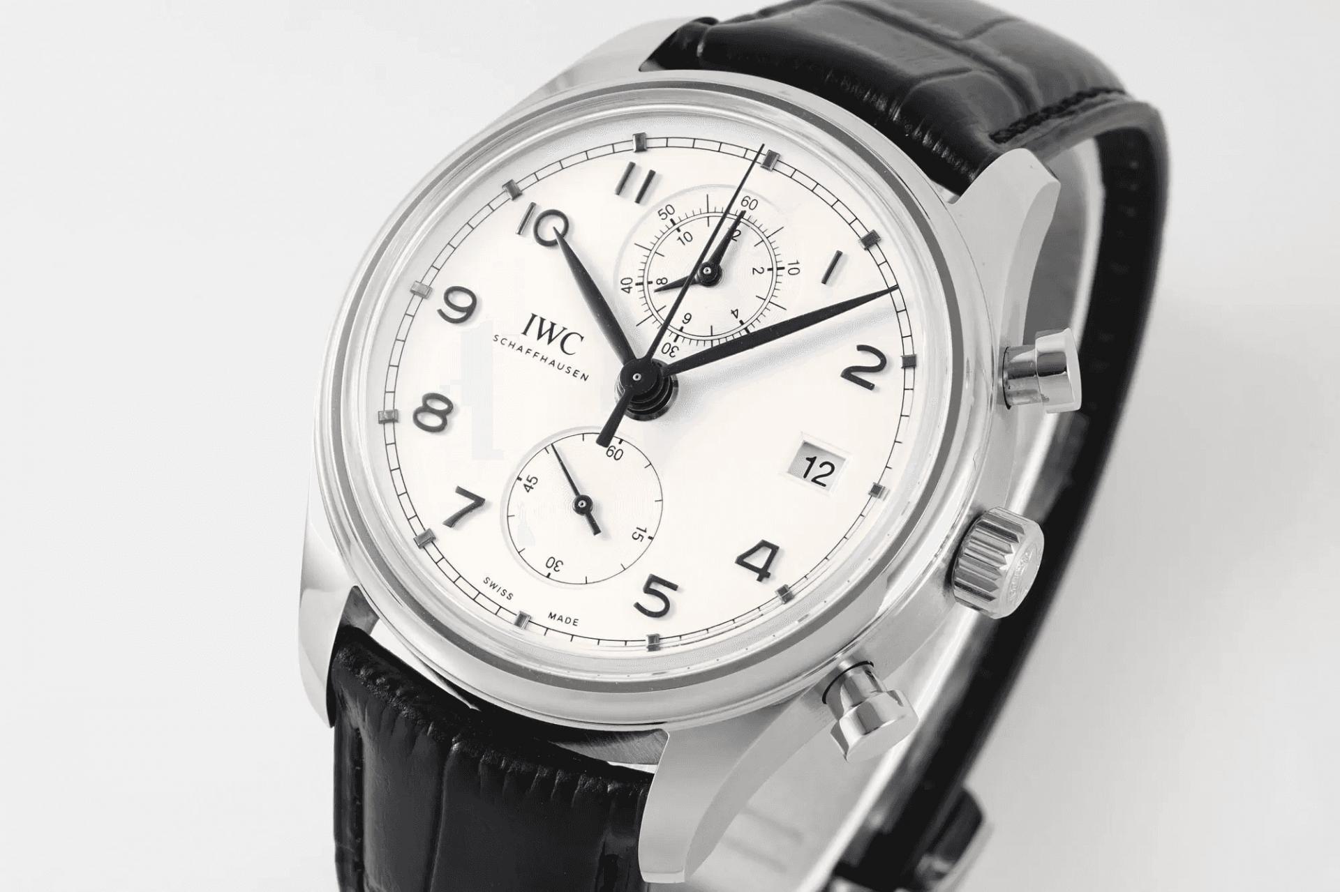 포르투기저 다빈치 크로노그래프 클래식 화이트 다이얼 레더 스트랩 / APS IW390302 / 44mm / Cal.89361 크로노그래프 기계식 무브먼트, 두께 16.5mm