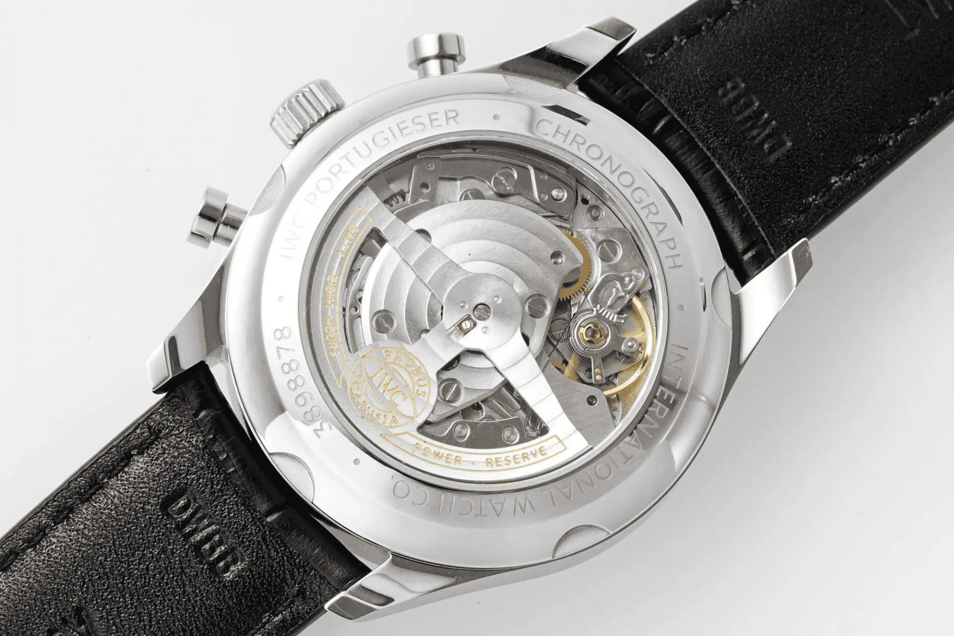 포르투기저 다빈치 크로노그래프 클래식 화이트 다이얼 레더 스트랩 / APS IW390302 / 44mm / Cal.89361 크로노그래프 기계식 무브먼트, 두께 16.5mm