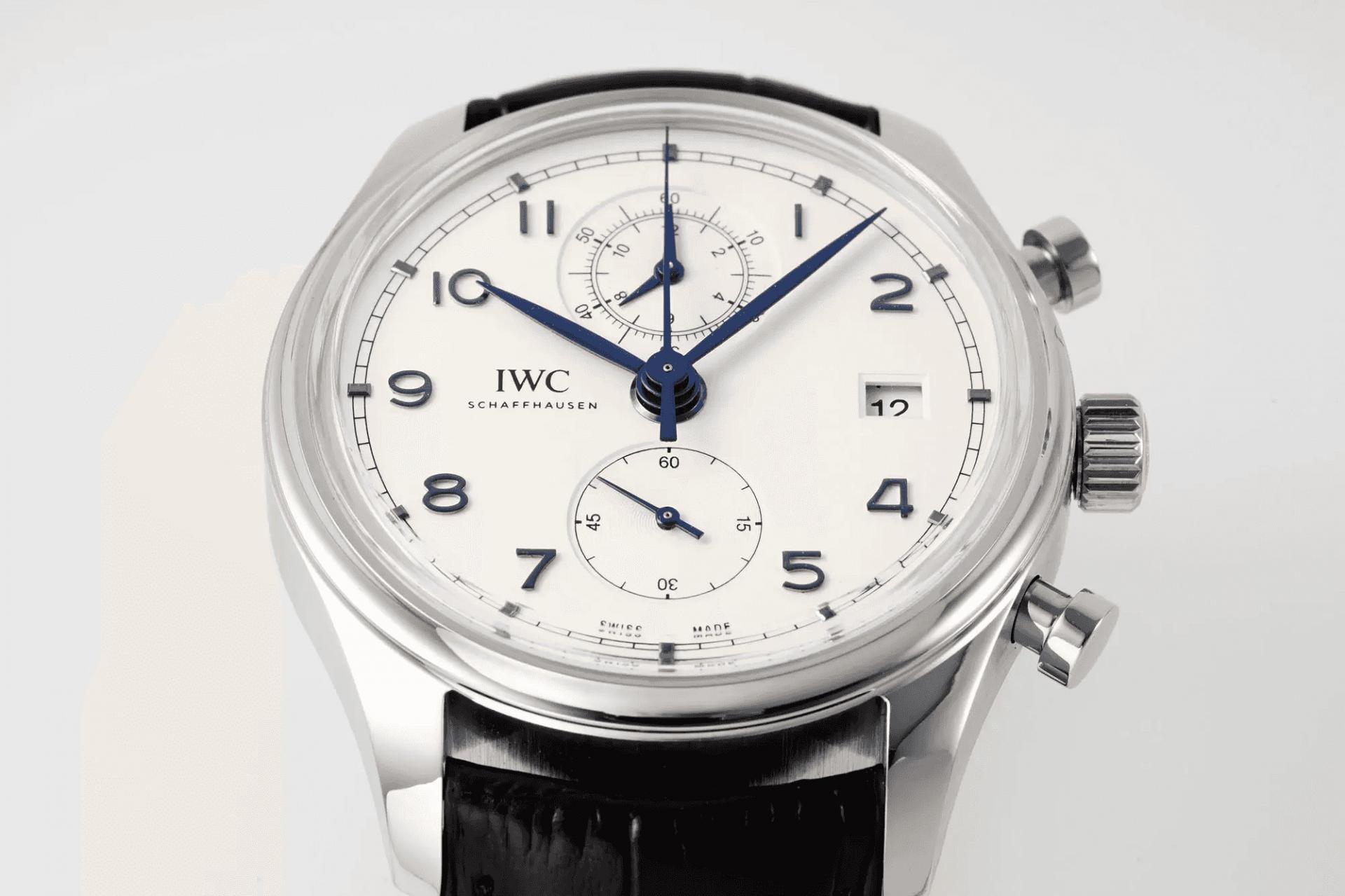 포르투기저 다빈치 크로노그래프 클래식 화이트 다이얼 레더 스트랩 / APS IW390302 / 44mm / Cal.89361 크로노그래프 기계식 무브먼트, 두께 16.5mm