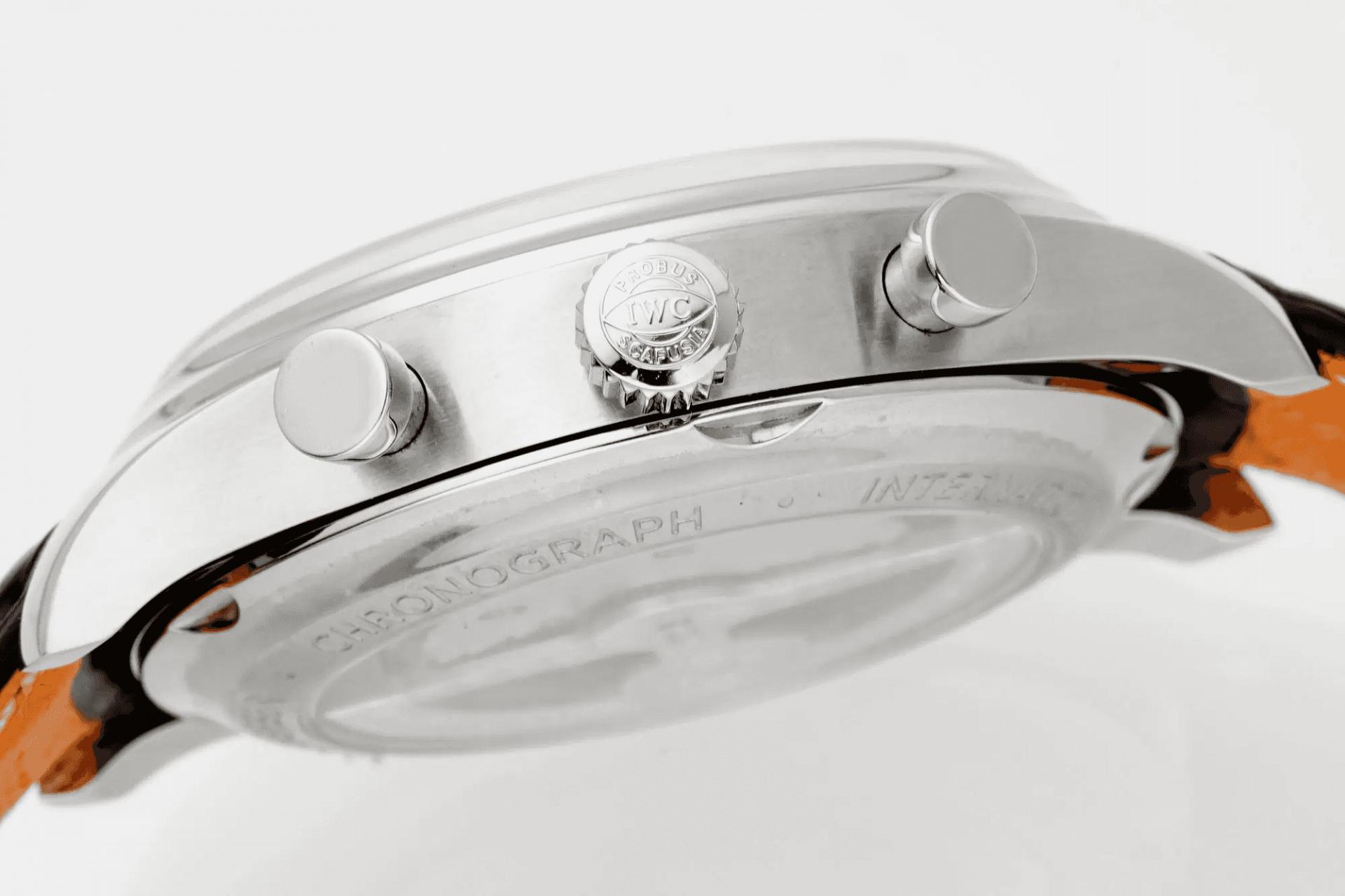 포르투기저 다빈치 크로노그래프 클래식 블랙 다이얼 레더 스트랩 / APS IW390404 / 44mm / Cal.89361 크로노그래프 기계식 무브먼트, 두께 16.5mm