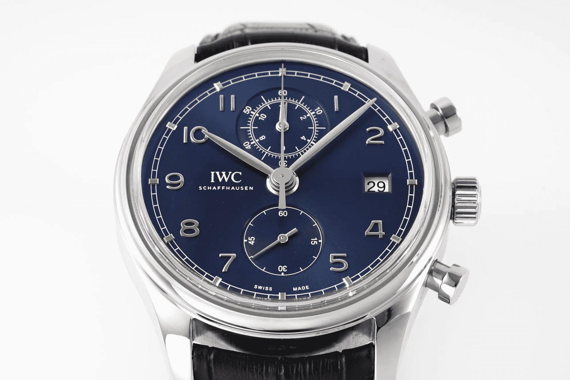 포르투기저 다빈치 크로노그래프 클래식 블루 다이얼 레더 스트랩 / APS IW390303 / 44mm / Cal.89361 크로노그래프 기계식 무브먼트, 두께 16.5mm