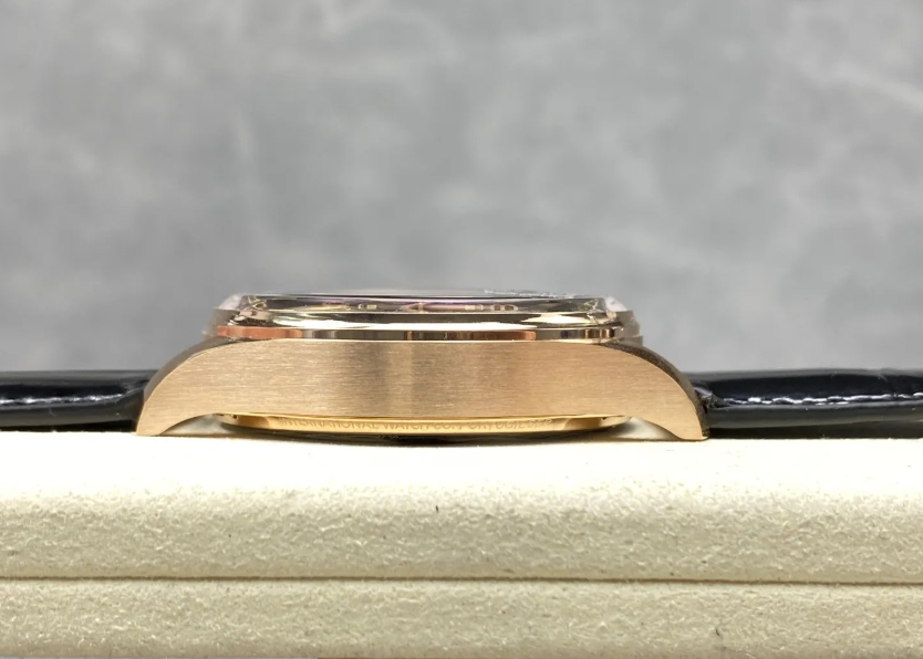 포르투기저 세븐데이즈 로즈골드 블랙 다이얼 레더 스트랩 / APS IW501707 / 42mm / 아시아 맞춤형 52010 자동 무브먼트,정품 무브먼트와 동일한 기능