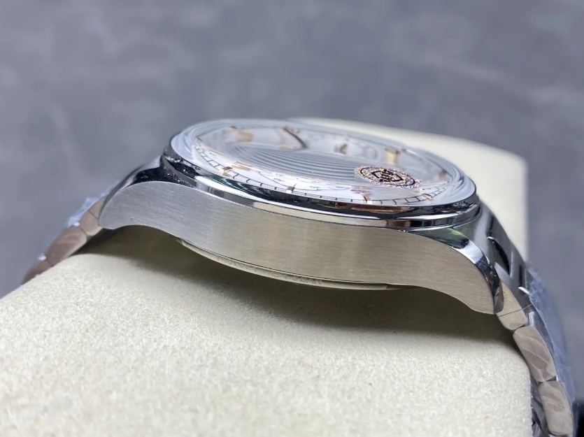 포르투기저 세븐데이즈 화이트골드 화이트 다이얼 SS 브레이슬릿 / APS IW501704 / 42mm / 아시아 맞춤형 52010 자동 무브먼트,정품 무브먼트와 동일한 기능
