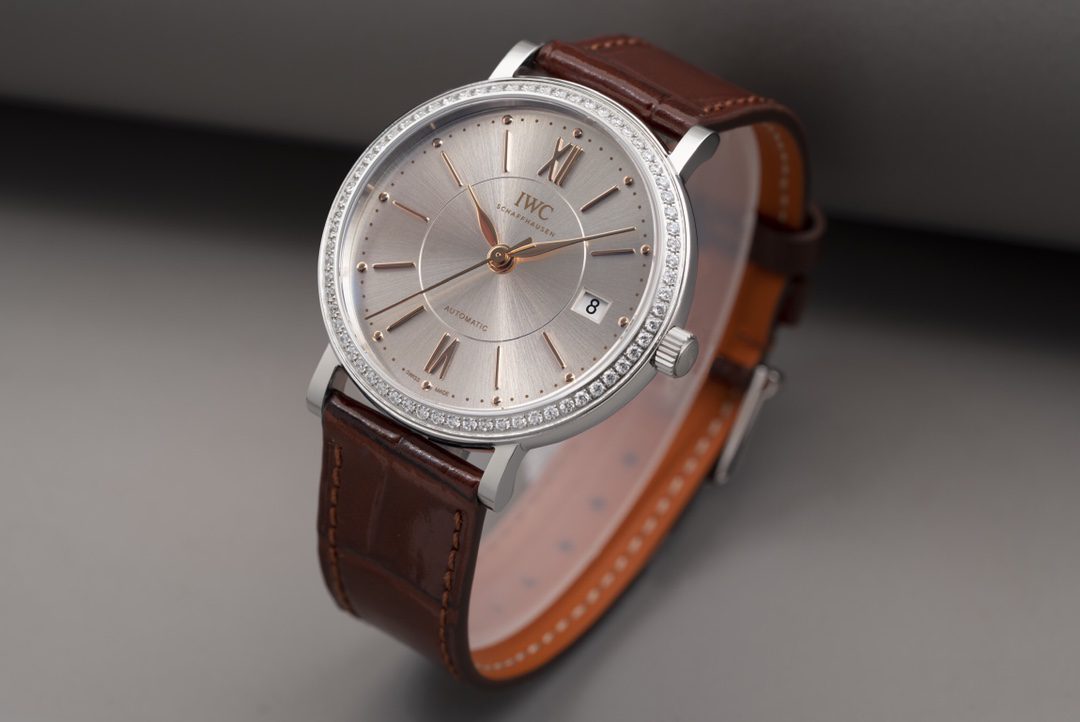 포르토피노 레이디 다이아베젤 실버 화이트 다이얼 레더 스트랩 / V7 IW458103 / 37mm / 크기 37mm Cal.2892 무브