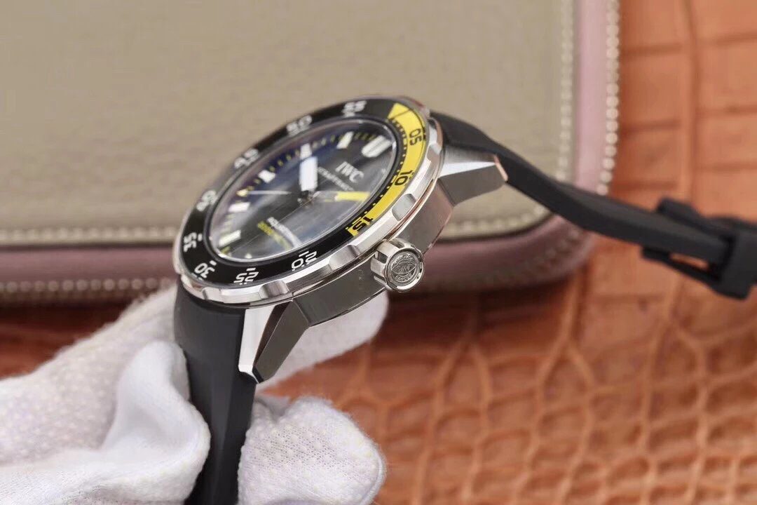 아쿠아타이머 스틸 블랙 다이얼 러버 스트랩 / IWS IW356802 / 44mm / 크기 44mm Cal.2892 무브