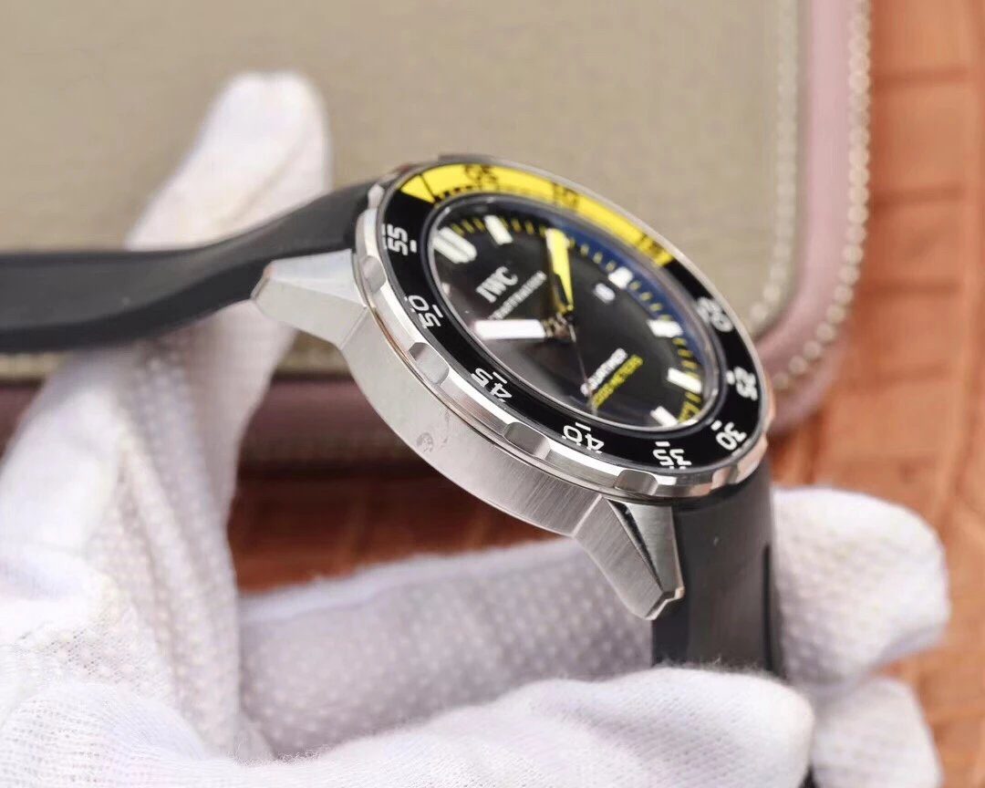 아쿠아타이머 스틸 블랙 다이얼 러버 스트랩 / IWS IW356802 / 44mm / 크기 44mm Cal.2892 무브
