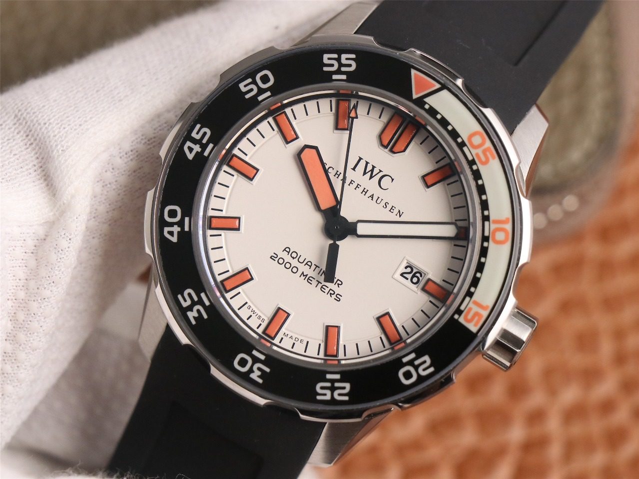아쿠아타이머 스틸 화이트/오렌지 다이얼 러버 스트랩 / IWS W356807 / 44mm / 크기 44mm Cal.2892 무브