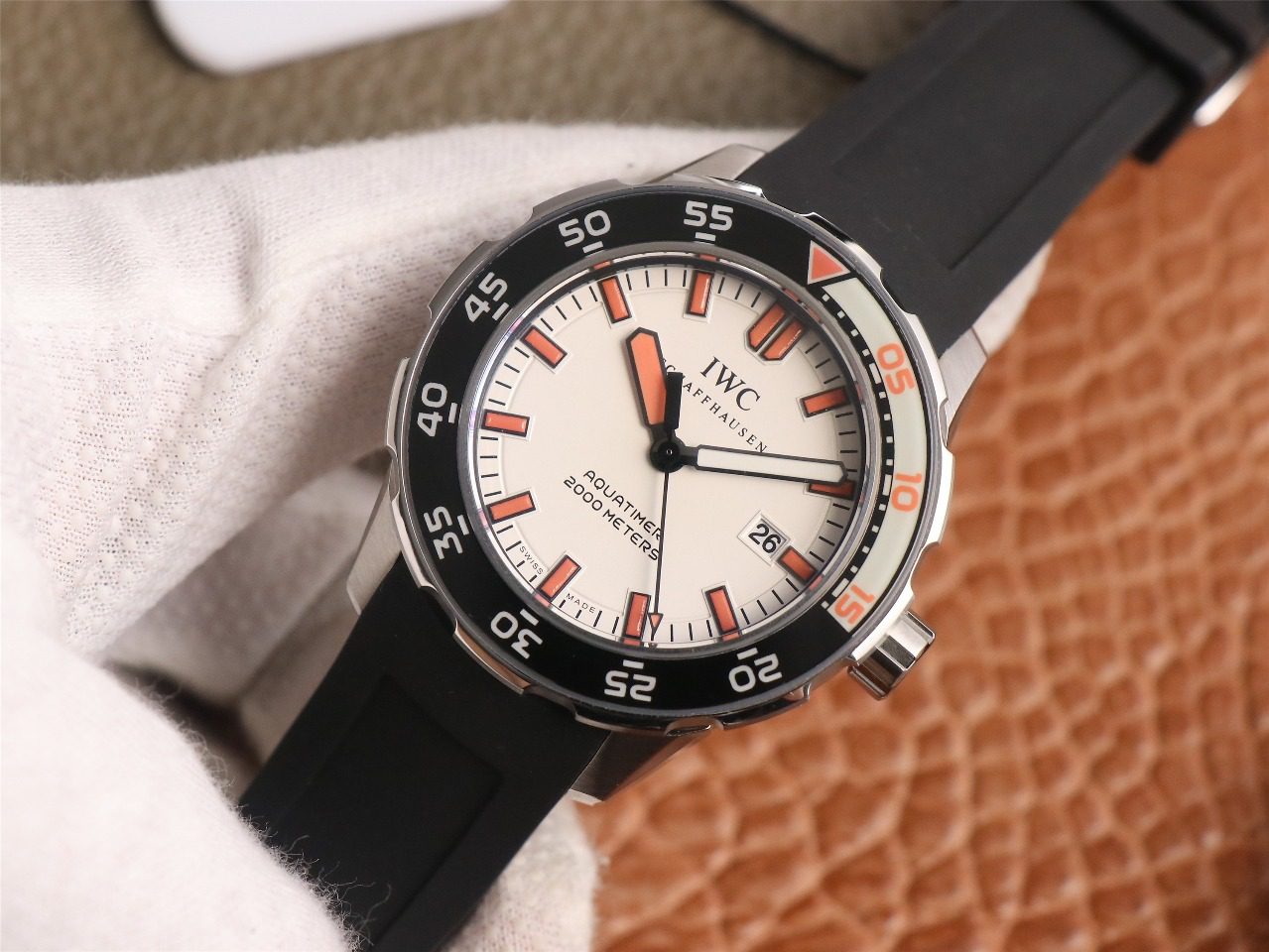 아쿠아타이머 스틸 화이트/오렌지 다이얼 러버 스트랩 / IWS W356807 / 44mm / 크기 44mm Cal.2892 무브