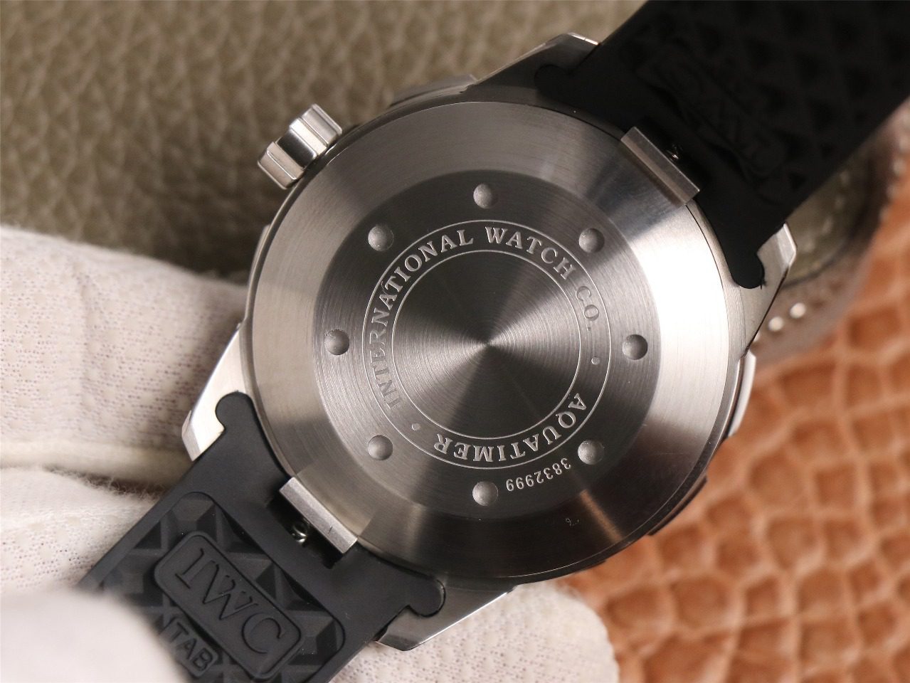 아쿠아타이머 스틸 화이트/오렌지 다이얼 러버 스트랩 / IWS W356807 / 44mm / 크기 44mm Cal.2892 무브