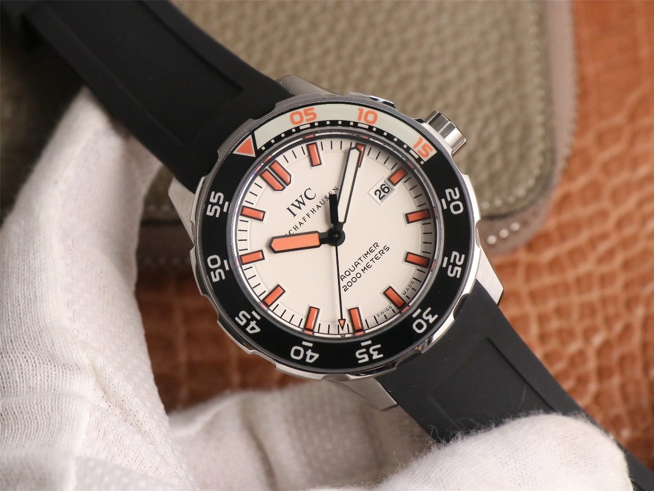 아쿠아타이머 스틸 화이트/오렌지 다이얼 러버 스트랩 / IWS W356807 / 44mm / 크기 44mm Cal.2892 무브
