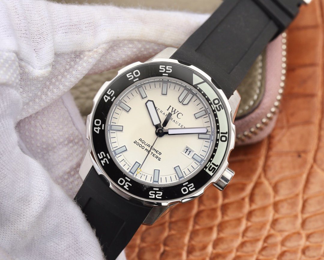 아쿠아타이머 스틸 화이트 다이얼 러버 스트랩 / IWS IW356811 / 44mm / 크기 44mm Cal.2892 무브