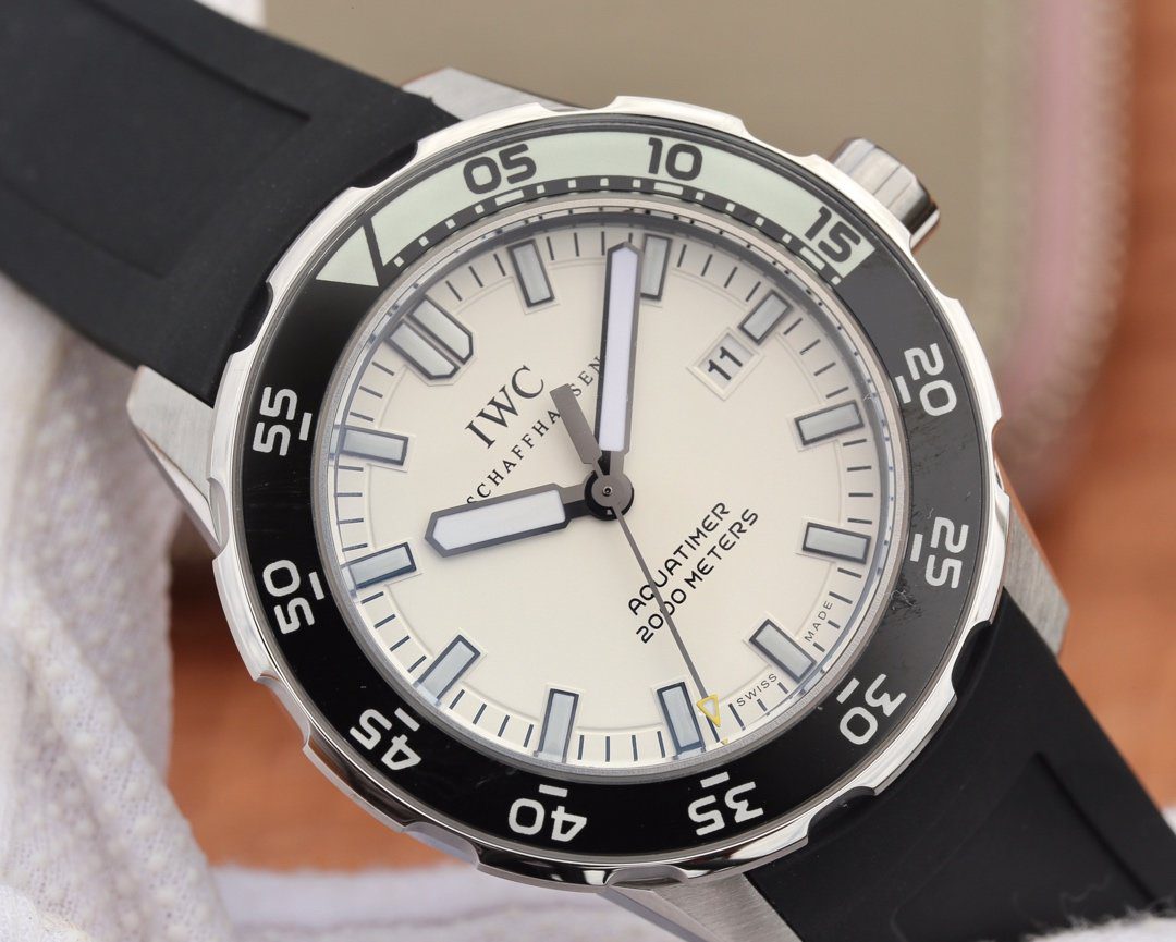 아쿠아타이머 스틸 화이트 다이얼 러버 스트랩 / IWS IW356811 / 44mm / 크기 44mm Cal.2892 무브