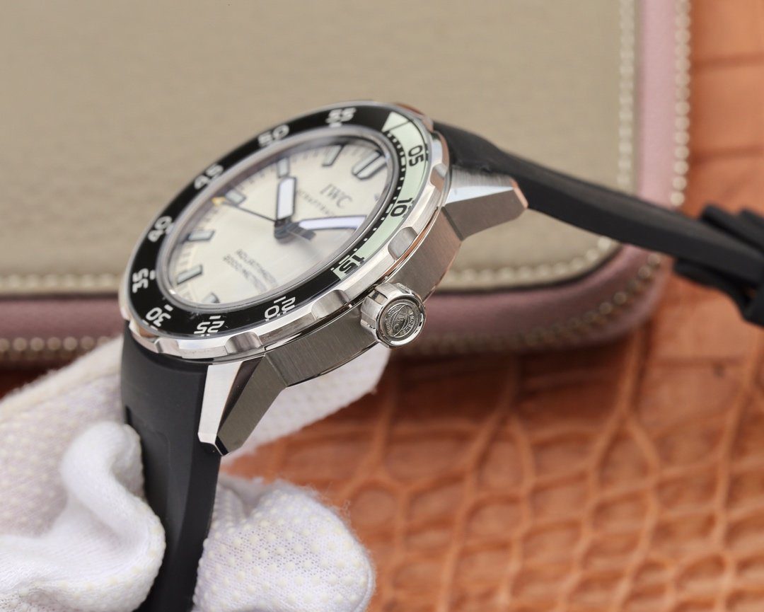 아쿠아타이머 스틸 화이트 다이얼 러버 스트랩 / IWS IW356811 / 44mm / 크기 44mm Cal.2892 무브