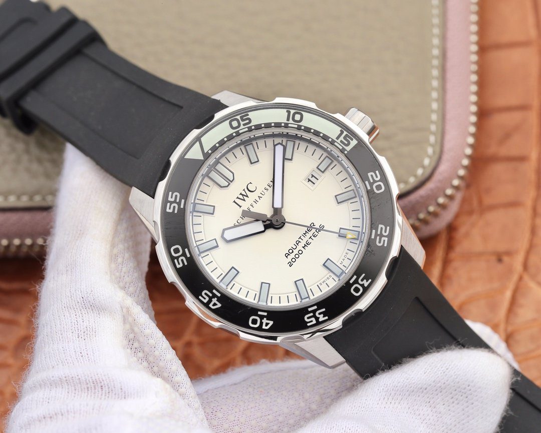 아쿠아타이머 스틸 화이트 다이얼 러버 스트랩 / IWS IW356811 / 44mm / 크기 44mm Cal.2892 무브