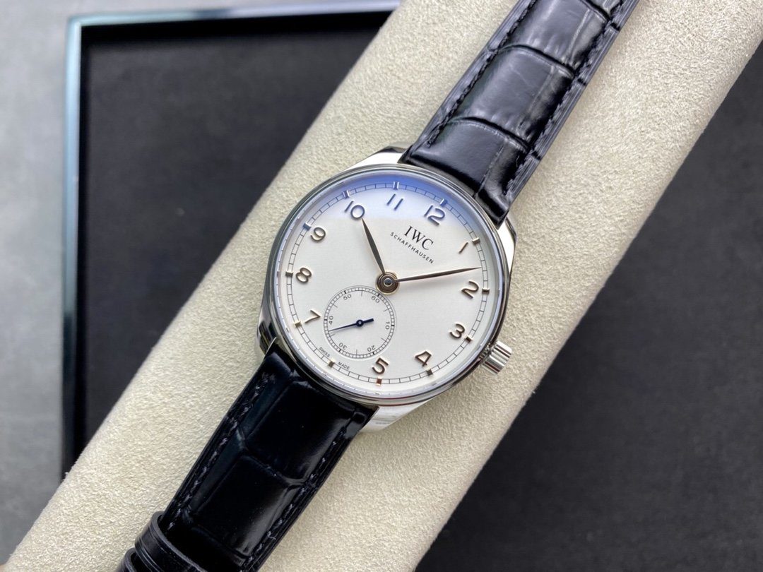 포르투기저 크로노그래프 실버 화이트 다이얼 레더 스트랩 / YL IW358303 / 40mm / 크기 40mm Cal.82200 무브