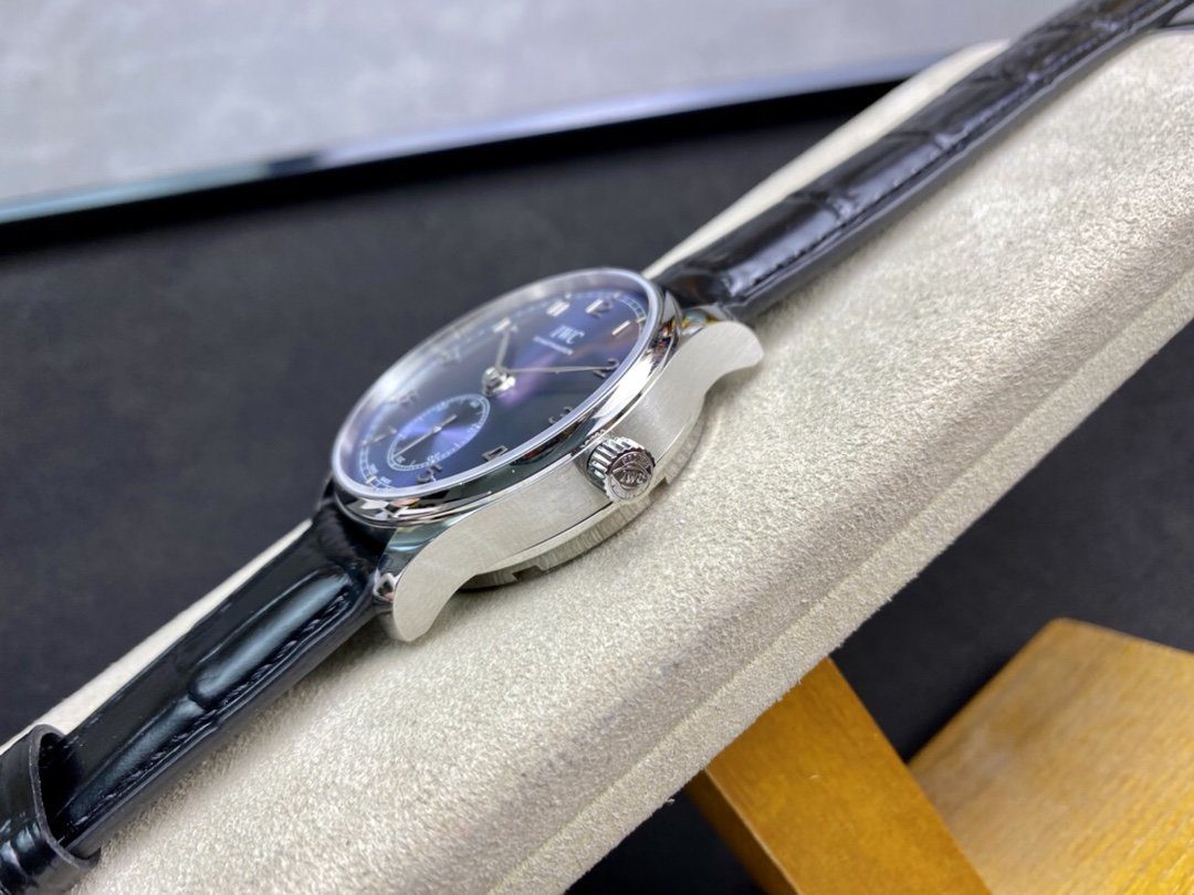 포르투기저 크로노그래프 실버 블루 다이얼 레더 스트랩 / YL IW358305 / 40mm / 크기 40mm Cal.82200 무브