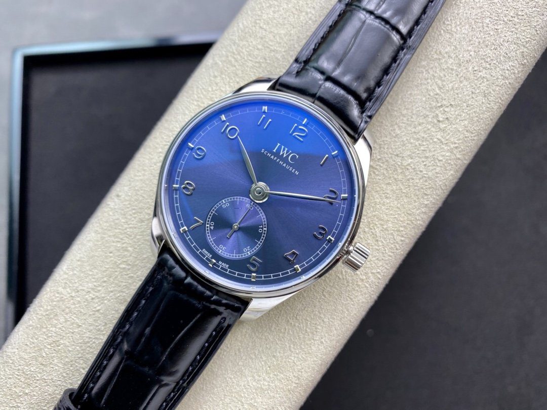 포르투기저 크로노그래프 실버 블루 다이얼 레더 스트랩 / YL IW358305 / 40mm / 크기 40mm Cal.82200 무브