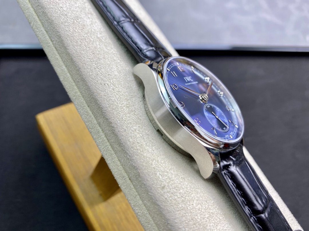 포르투기저 크로노그래프 실버 블루 다이얼 레더 스트랩 / YL IW358305 / 40mm / 크기 40mm Cal.82200 무브