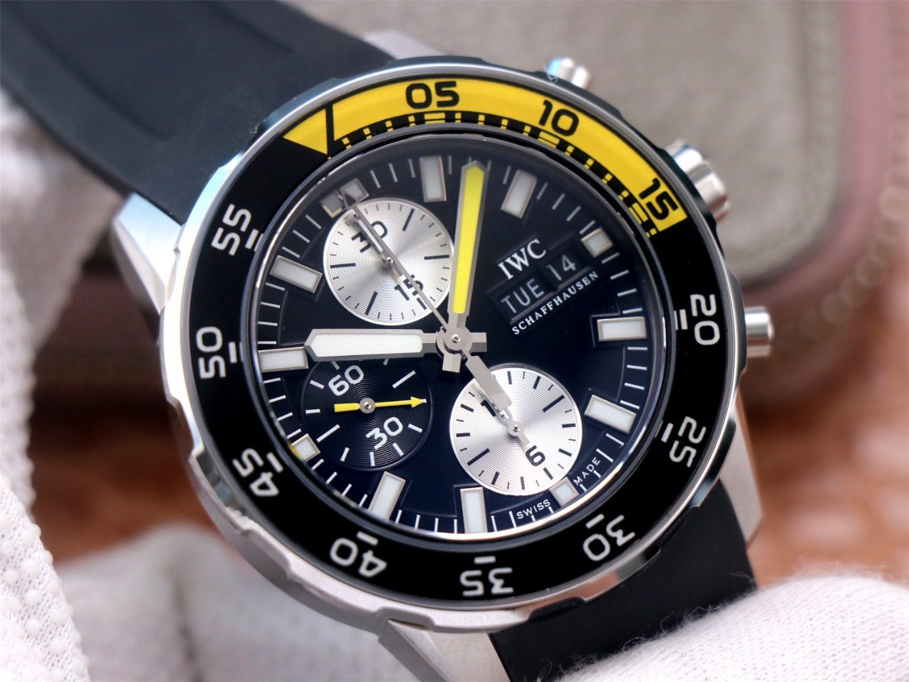 아쿠아타이머 마린 크로노그래프 블랙 다이얼 44mm 러버 스트랩 / IWS IW376709 / 44mm / 크기 44mm Cal.7750 무브