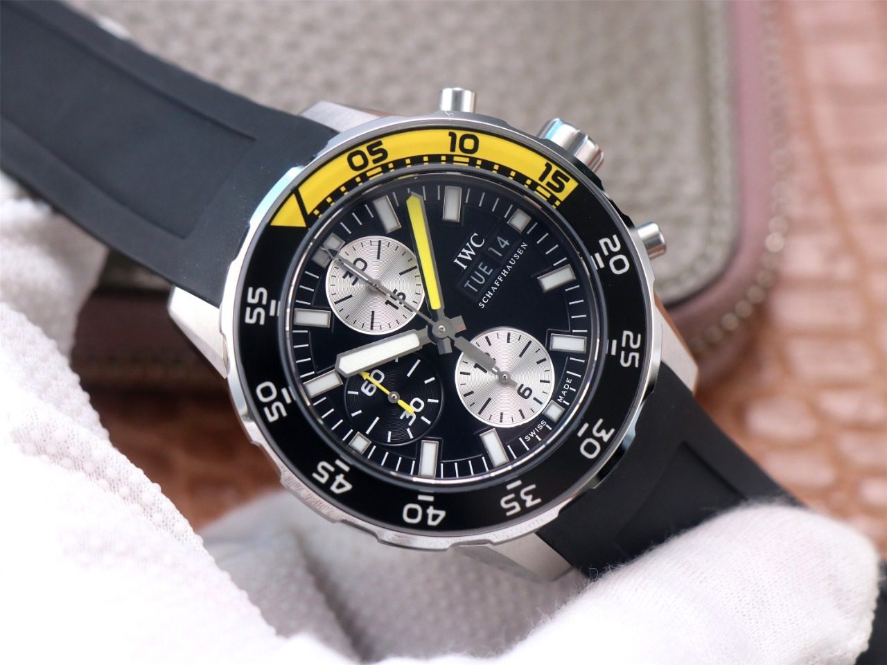 아쿠아타이머 마린 크로노그래프 블랙 다이얼 44mm 러버 스트랩 / IWS IW376709 / 44mm / 크기 44mm Cal.7750 무브