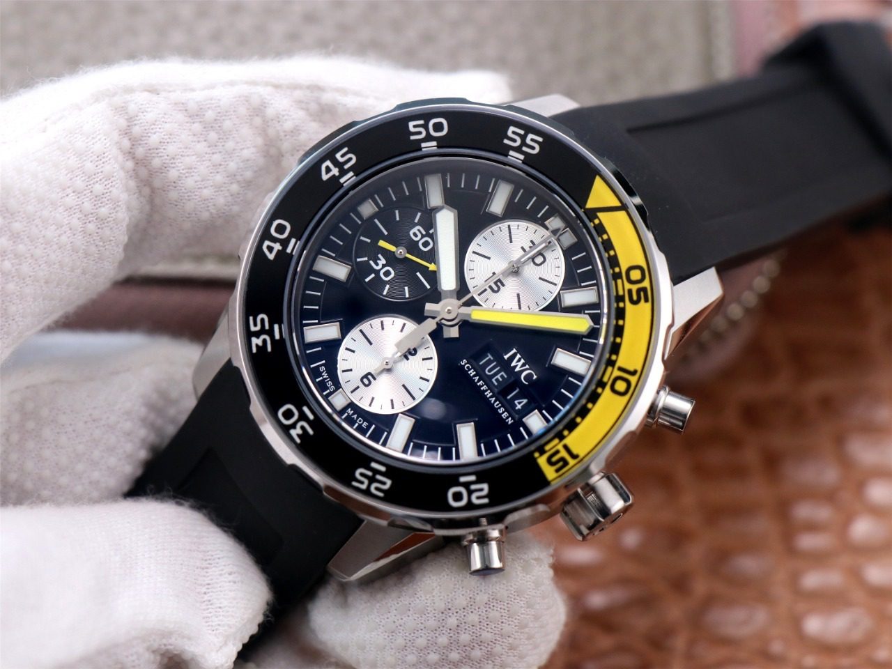 아쿠아타이머 마린 크로노그래프 블랙 다이얼 44mm 러버 스트랩 / IWS IW376709 / 44mm / 크기 44mm Cal.7750 무브