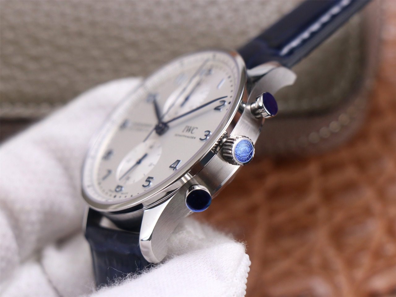 포르투기저 크로노그래프 화이트골드 화이트/블루 다이얼 레더 스트랩 / ZF IW371605 / 41mm / 크기 41mm 두께 13mm Cal.69355 무브