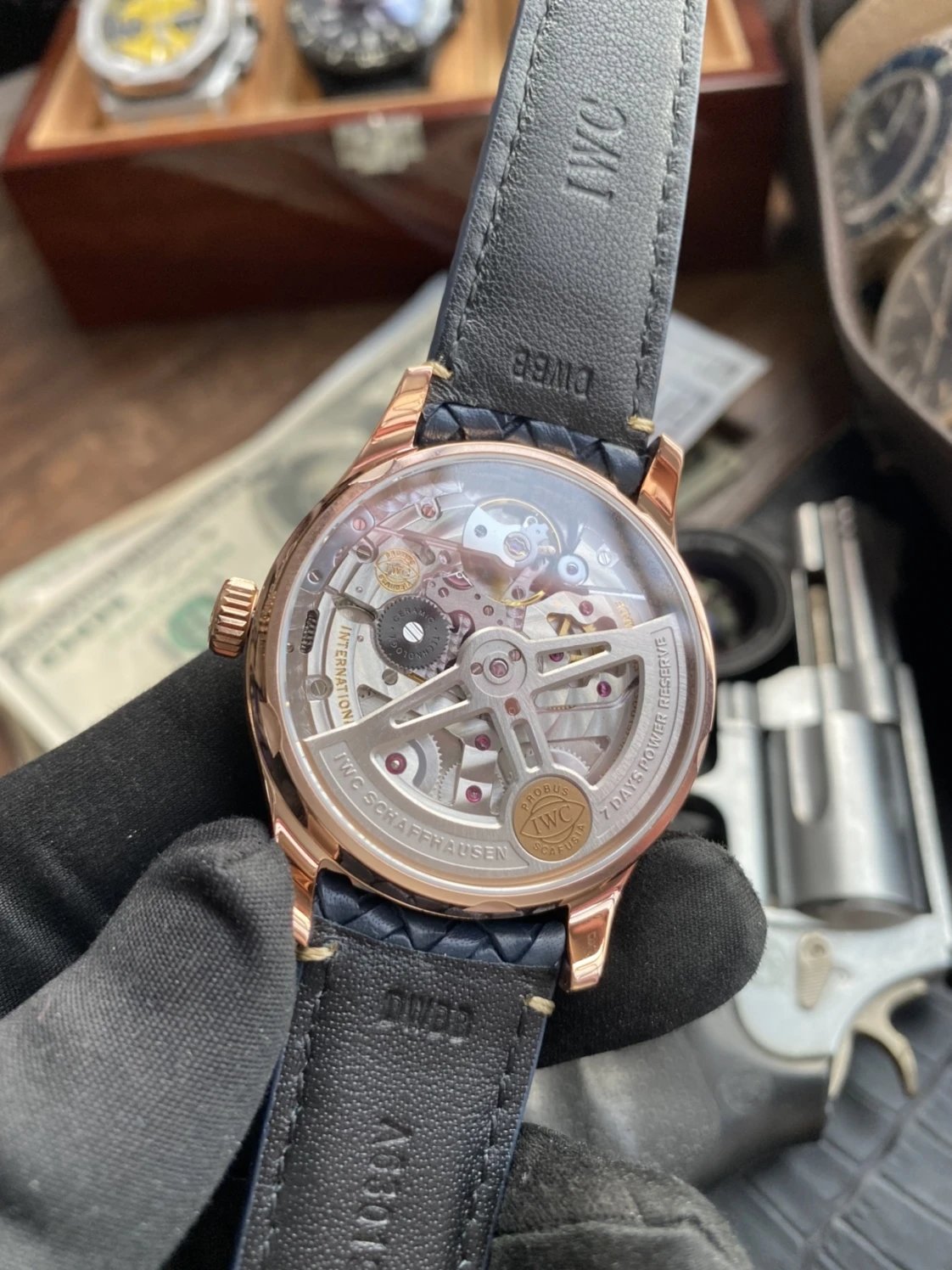포르투기저 세븐데이즈 부티크 에디션 레더 스트랩 / YL IW500713 / 42.3mm / 크기 42.3mm 두께 14.2mm Cal.52010 무브