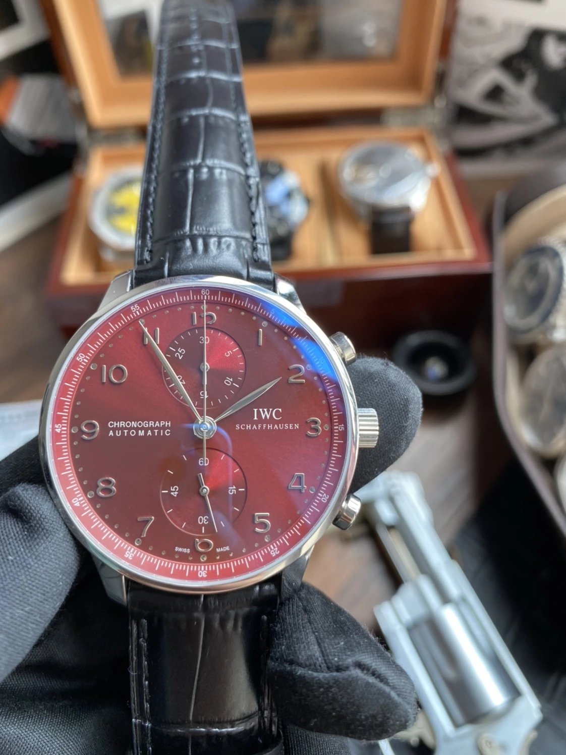 포르투기저 크로노그래프 레드 다이얼 150주년 기념 에디션 레더 스트랩 / YL IW371616 / 40mm / 크기 40mm Cal.7750 무브