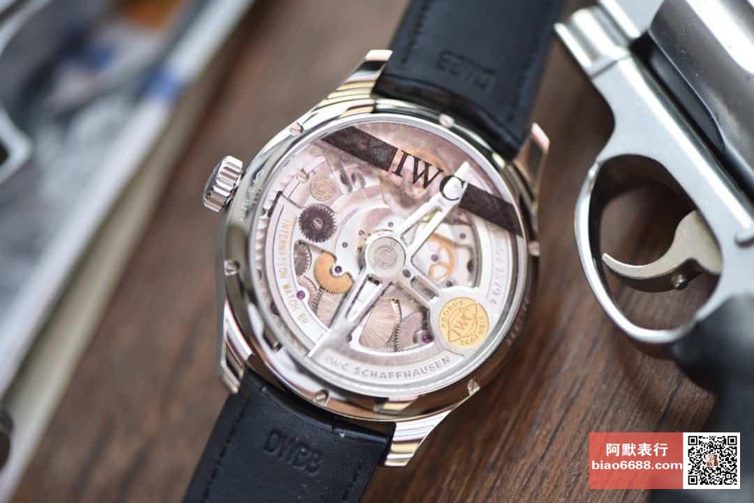 포르투기저 애뉴얼 캘린더 피사 에디션 레더 스트랩 / ZF / 44mm / 크기 44mm 두께 15mm Cal.52850 무브